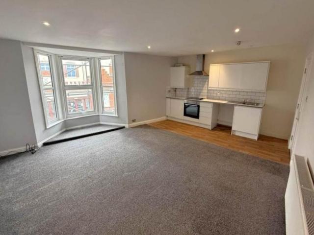 Flat for rent in Roselands, Eastbourne