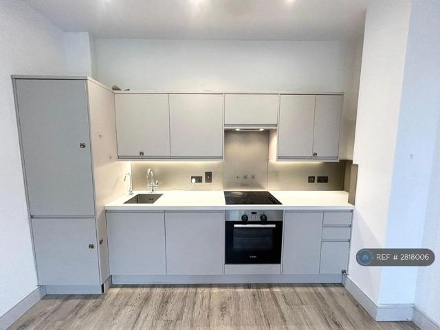 Apartment for rent in Slough, Isle Of Man