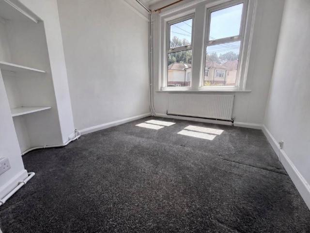 Flat for rent in Penn Hill, Poole