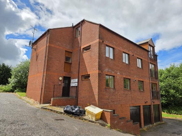 Apartment for rent in Ainley Top, West Yorkshire