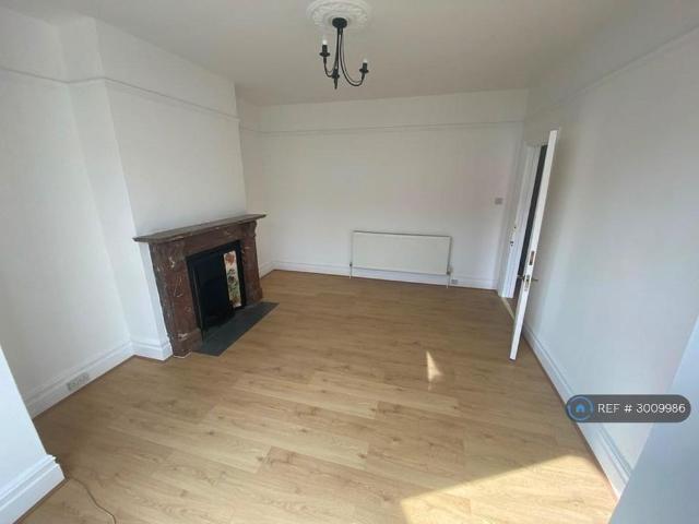 Apartment for rent in Southend City Centre Neighbourhood, Alton Barnes
