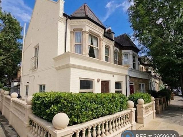 Flat for rent in London Borough of Ealing, Greater London