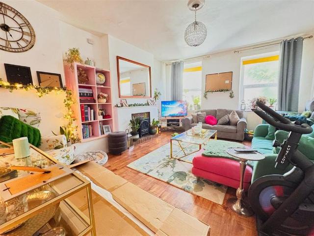 Apartment for rent in West Marina, Guestling Green