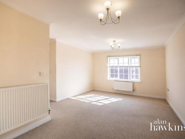 Apartment for rent in Haydon End, Abbey Mead