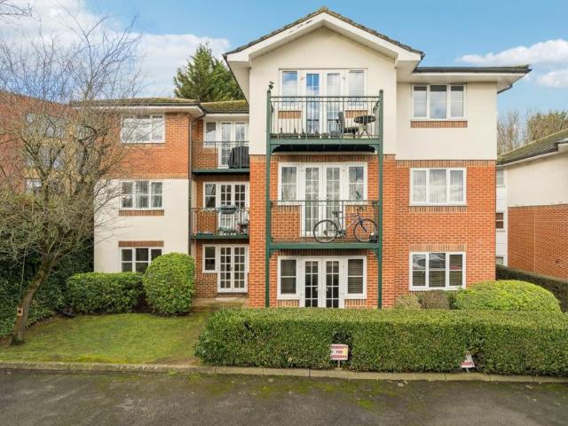 Flat for rent in Denham, Denham Green
