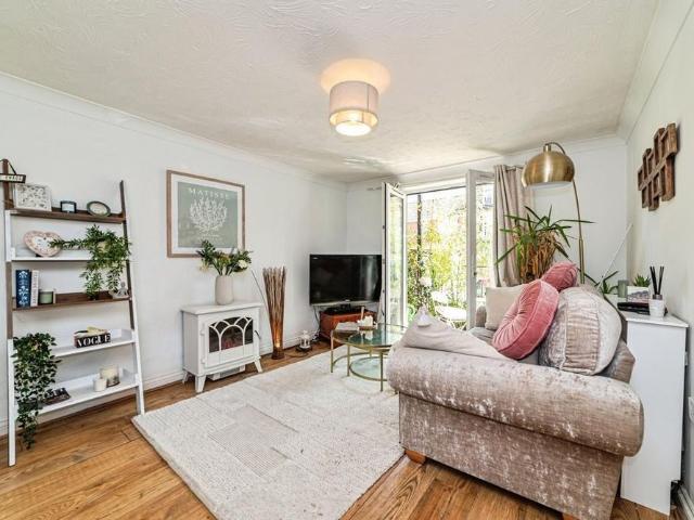Apartment for rent in Enborne, West Berkshire