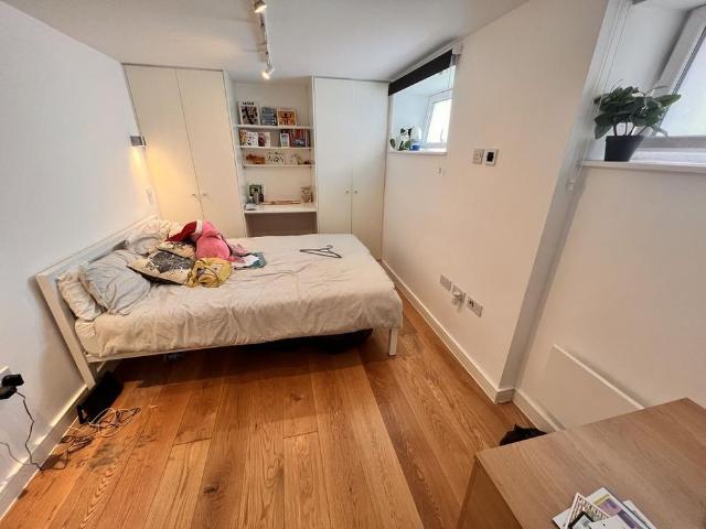 Apartment for rent in Colney Hatch, Greater London