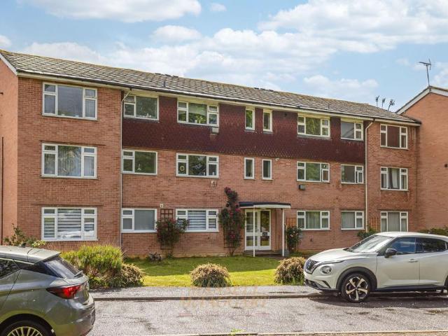 Flat for rent in Red Hill, Surrey
