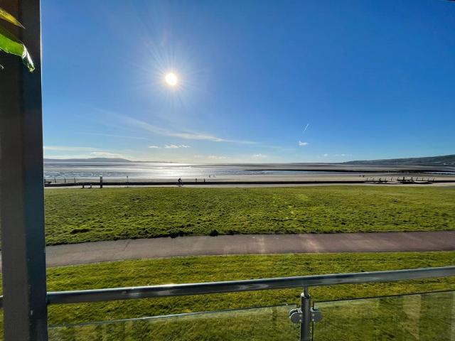 Flat for rent in Seaside, Llanelli