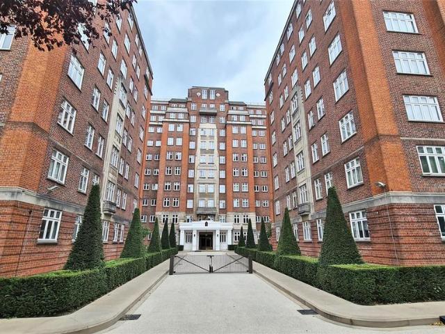 Flat for rent in St. John's Wood, Greater London