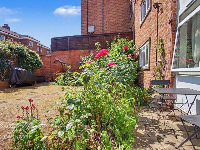 Flat for rent in Greater London