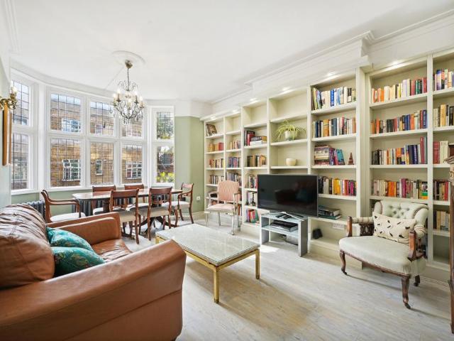 Flat for rent in Brompton, Greater London
