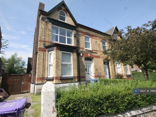 Flat for rent in Calderstones