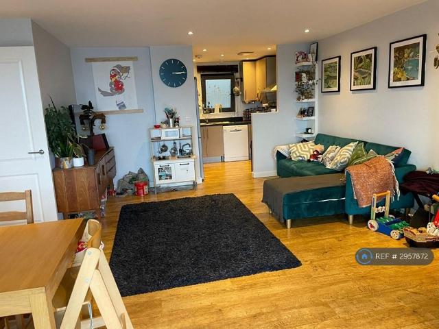 Flat for rent in Suttons Wharf, Mile End