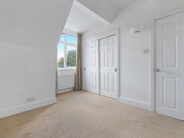 Apartment for rent in Carshalton Beeches, Greater London