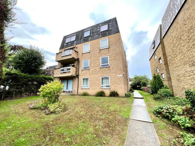 Flat for rent in Longlands, Greater London