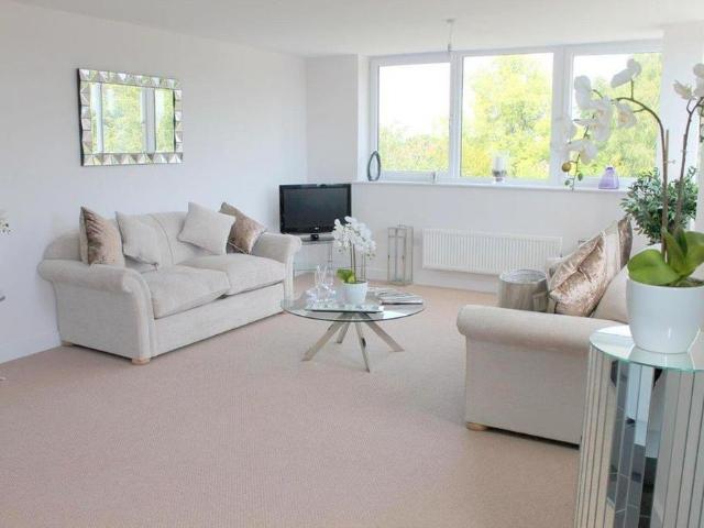 Apartment for rent in Perryfields, West Sussex