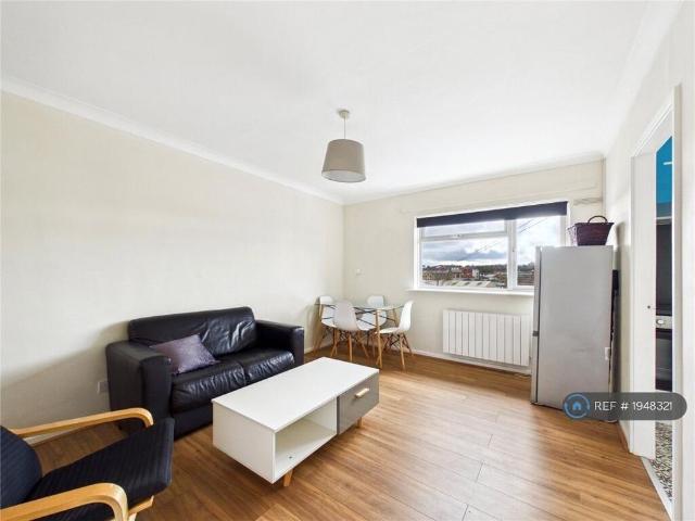 Apartment for rent in Mile End, Fordham Heath