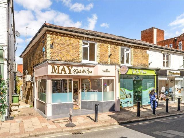 Flat for rent in Weybridge, Elmbridge