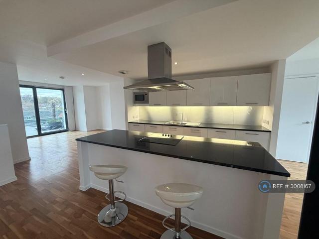 Flat for rent in Broadheath, Trafford Park