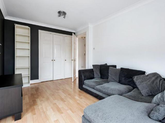 Apartment for rent in Sunningdale