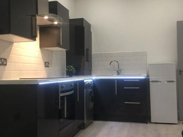 Flat for rent in Elm Park, Calderstones