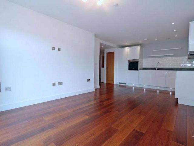 Apartment for rent in Royal Borough of Kingston upon Thames, Greater London