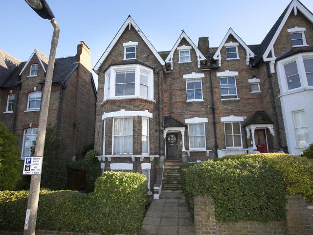 Flat for rent in North Sheen, Greater London