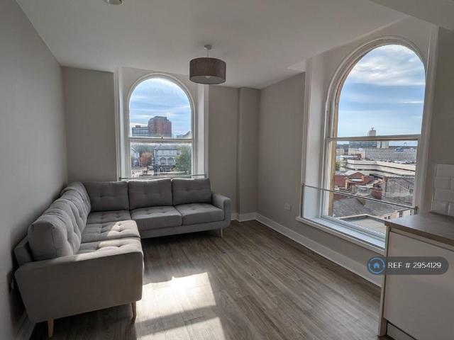 Flat for rent in Portwood, Greater Manchester