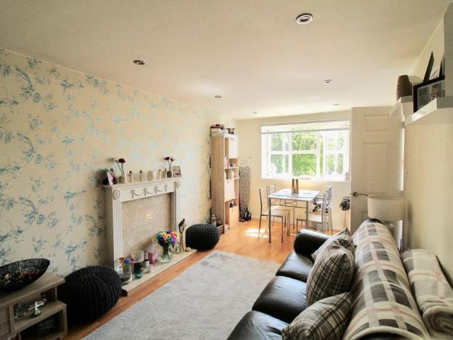 Apartment for rent in Stone, Baswich