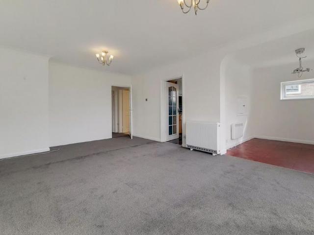 Apartment for rent in Little Stanmore, Greater London