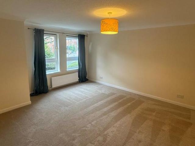 Apartment for rent in Scotstounhill, Scotstoun