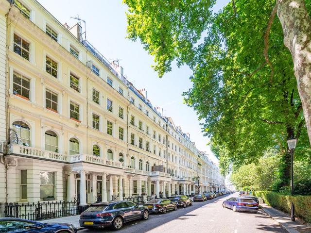 Flat for rent in South Kensington, Greater London