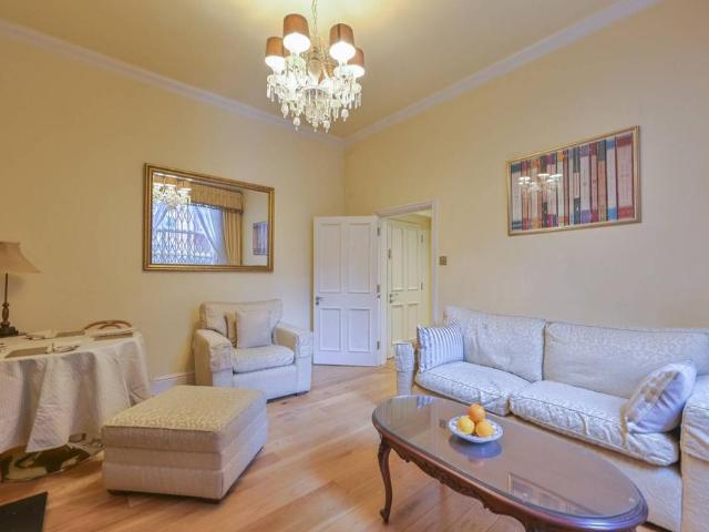 Flat for rent in South Kensington, Greater London