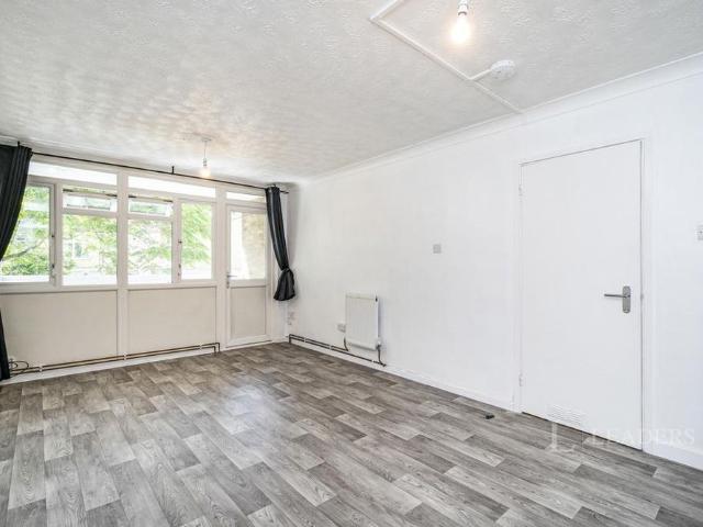 Apartment for rent in Lakenham, East Bank