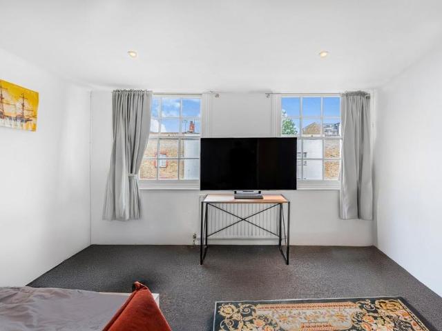 Apartment for rent in Chalk Farm, Greater London