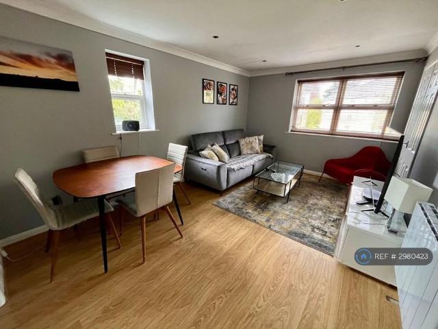 Apartment for rent in Strawberry Hill, Greater London