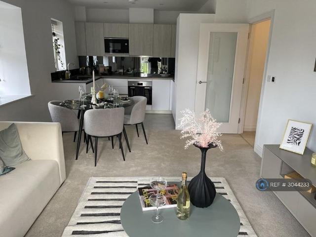 Apartment for rent in High Wycombe Community Board, High Wycombe