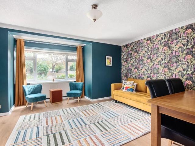 Flat for rent in Heol-las, Surrey