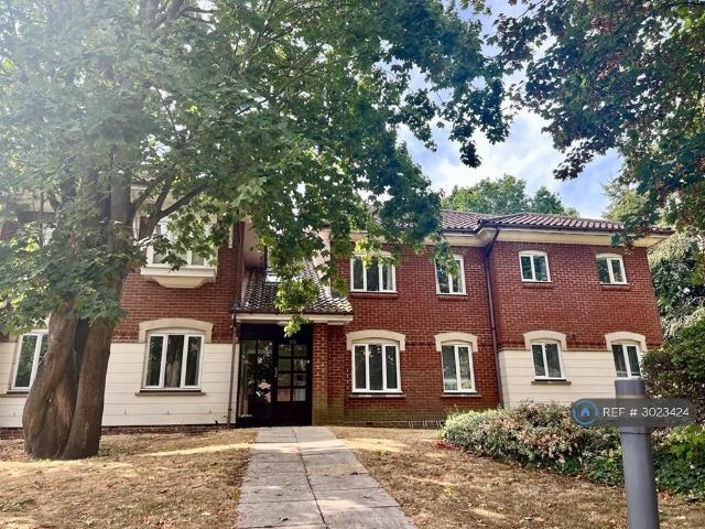Flat for rent in Leatherhead, Mole Valley