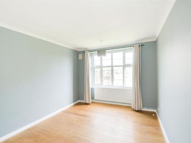 Apartment for rent in Chingford Mount, Highams Park
