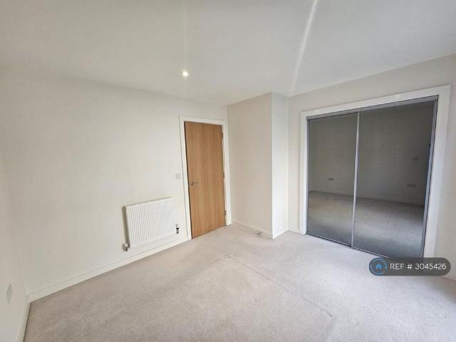 Apartment for rent in Little Stanmore, Greater London