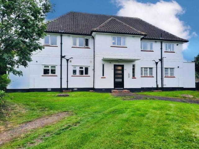 Flat for rent in Manor Park, Epsom