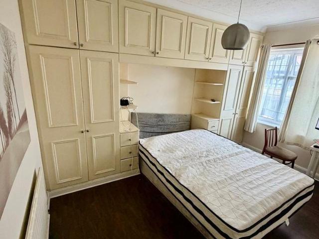 Flat for rent in Lane, Greater London