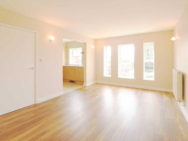 Flat for rent in Worcester Park, Greater London