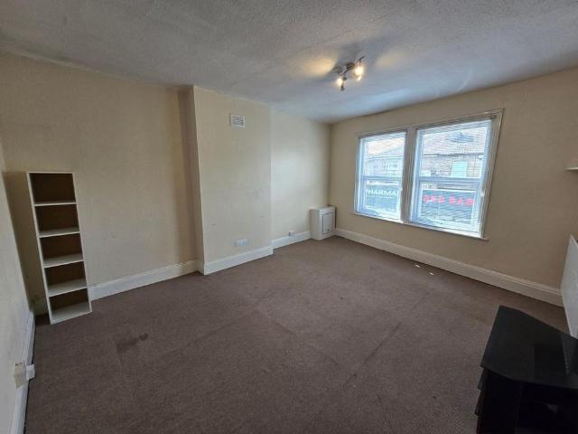 Apartment for rent in Longlands, Greater London