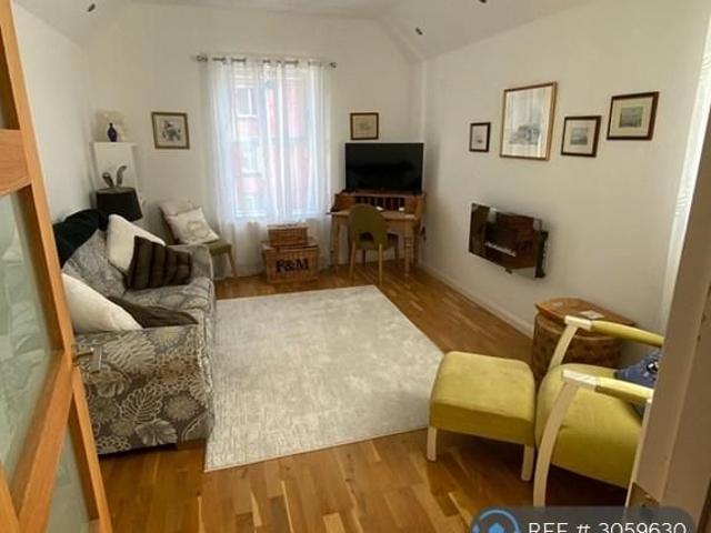 Apartment for rent in Roundham, Paignton