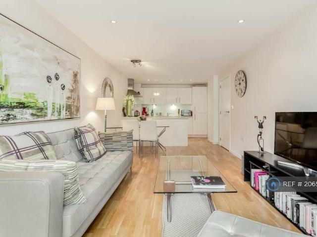 Apartment for rent in Horsell, Woking