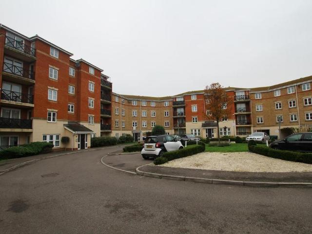 Flat for rent in Kursaal Estate, Alton Barnes