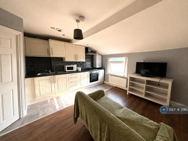 Flat for rent in Calderstones